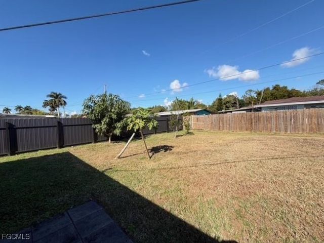 40 Victoria DR, North Fort Myers, FL 33917