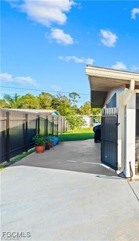 40 Victoria DR, North Fort Myers, FL 33917