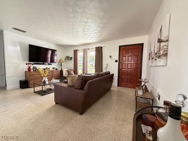 40 Victoria DR, North Fort Myers, FL 33917