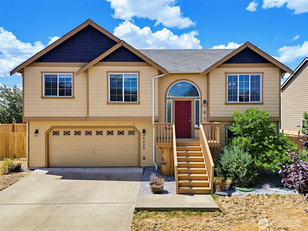 9229 Carys Street SE, Yelm, WA 98597