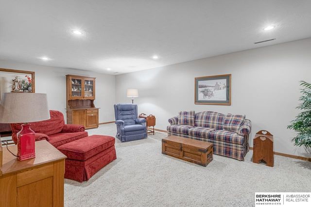 1210 Rockhurst Drive, Lincoln, NE 68510