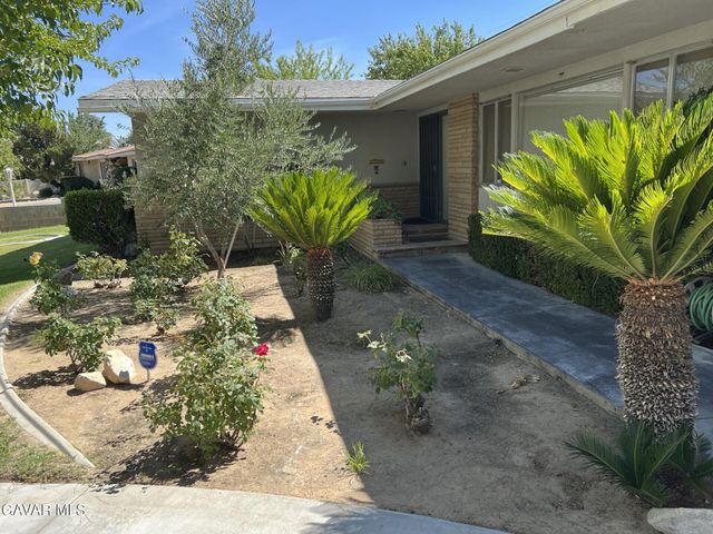44705 Lowtree Avenue, Lancaster, CA 93534