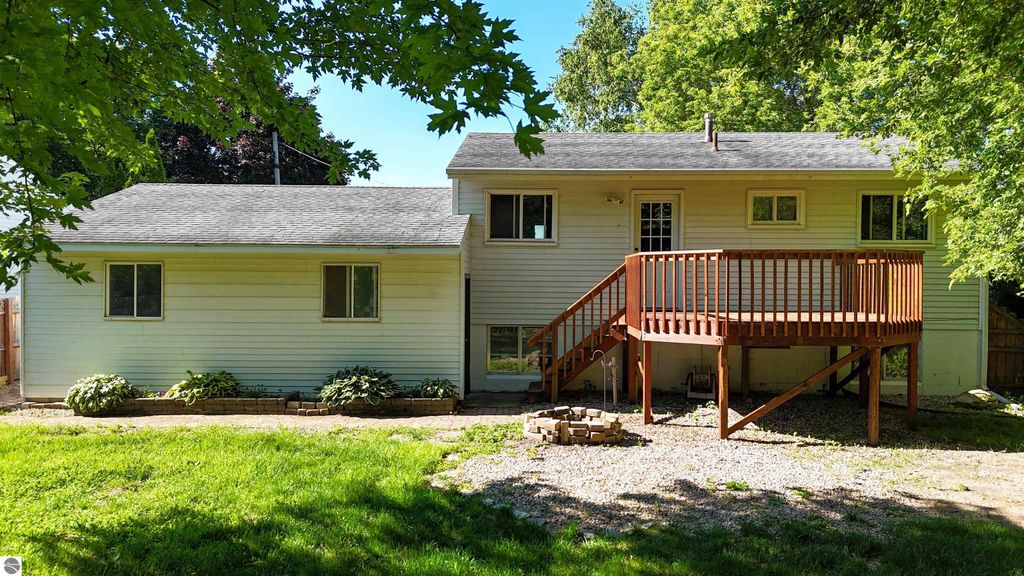 Image 22 of property listing at 1712 Elm Street, Mt Pleasant, MI 48858