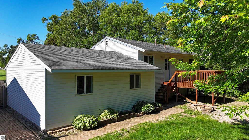 Image 23 of property listing at 1712 Elm Street, Mt Pleasant, MI 48858