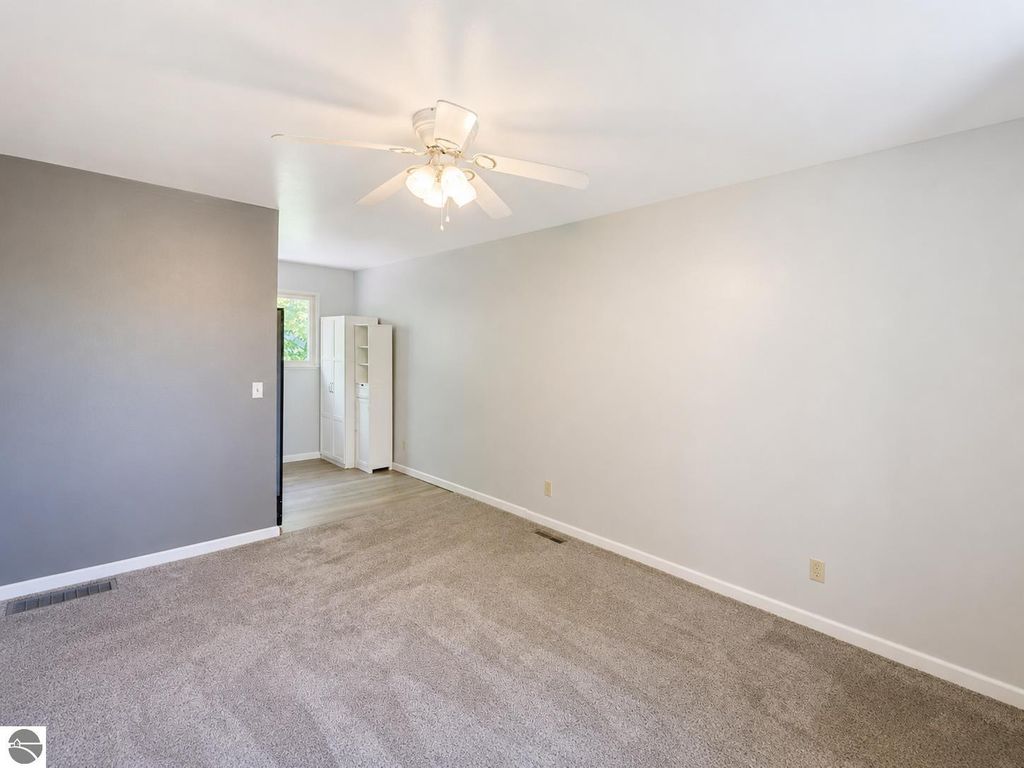 Image 4 of property listing at 1712 Elm Street, Mt Pleasant, MI 48858