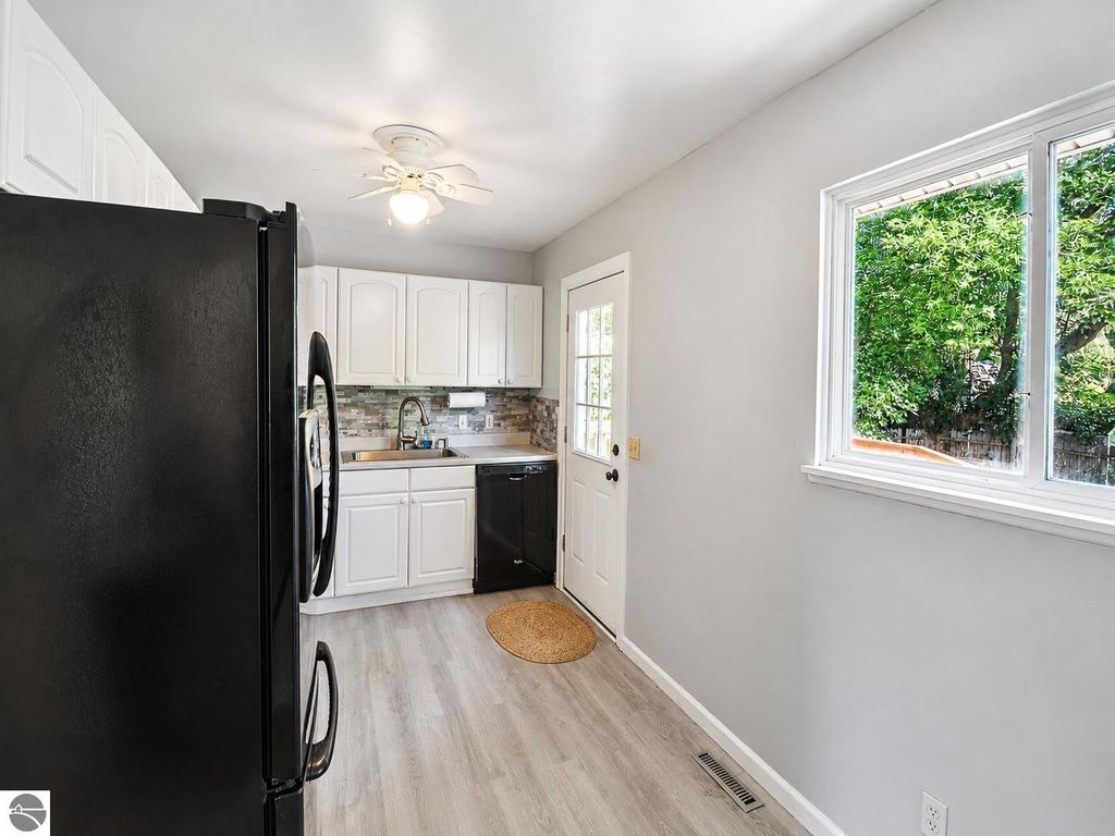 Image 7 of property listing at 1712 Elm Street, Mt Pleasant, MI 48858