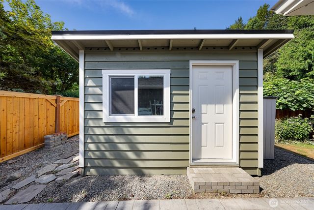 24124 NE 6th Place, Sammamish, WA 98074