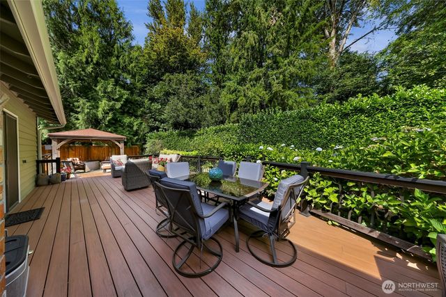24124 NE 6th Place, Sammamish, WA 98074