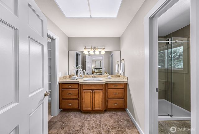 24124 NE 6th Place, Sammamish, WA 98074
