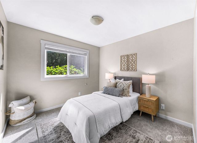 24124 NE 6th Place, Sammamish, WA 98074