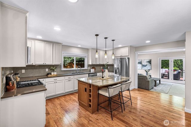 24124 NE 6th Place, Sammamish, WA 98074