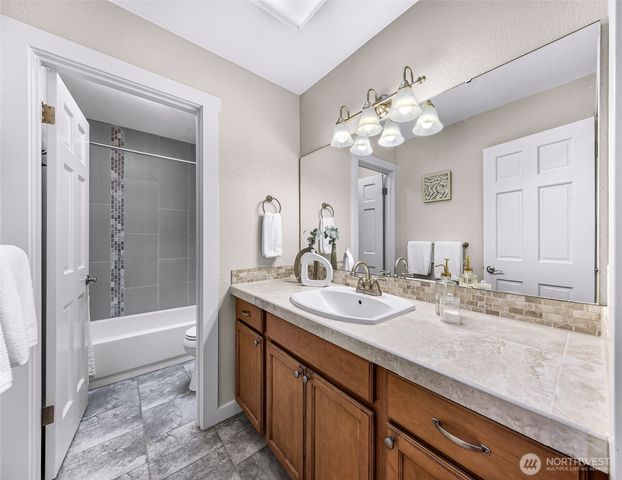 24124 NE 6th Place, Sammamish, WA 98074