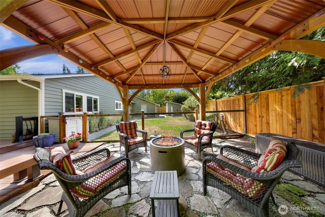 24124 NE 6th Place, Sammamish, WA 98074