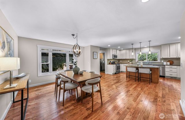 24124 NE 6th Place, Sammamish, WA 98074