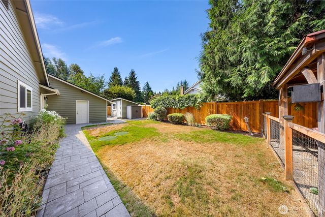 24124 NE 6th Place, Sammamish, WA 98074