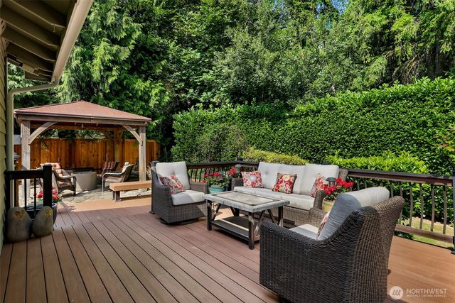 24124 NE 6th Place, Sammamish, WA 98074