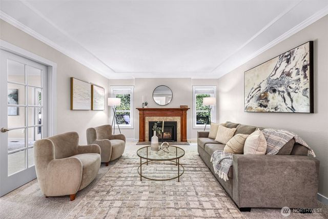 24124 NE 6th Place, Sammamish, WA 98074