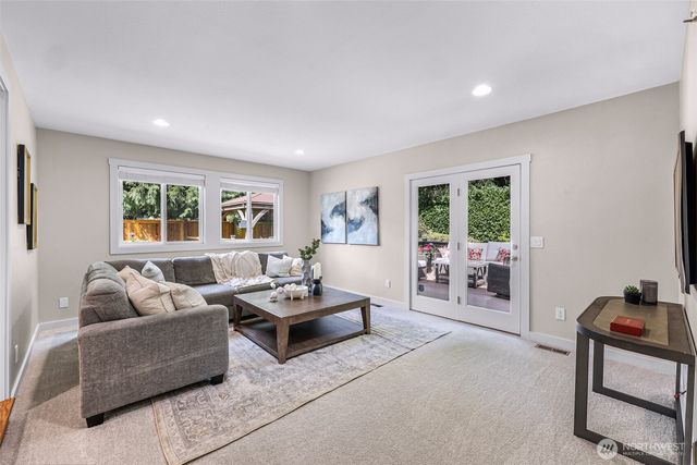 24124 NE 6th Place, Sammamish, WA 98074