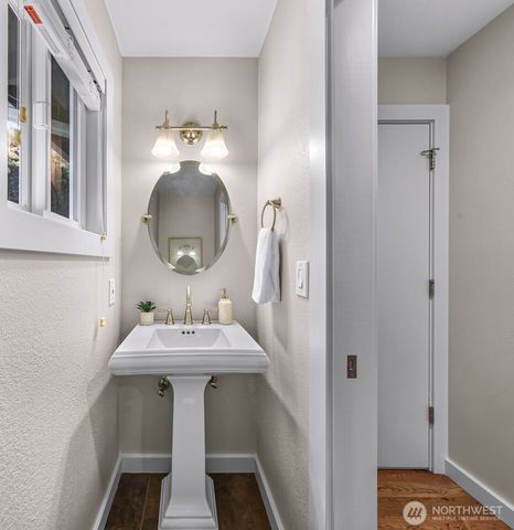 24124 NE 6th Place, Sammamish, WA 98074