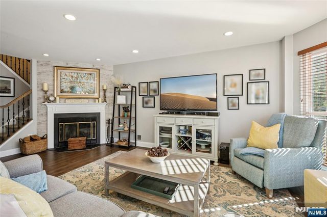 689 Plum Terrace, Mahwah, NJ 07430