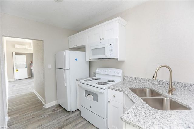 303 North St Apt 6, Portsmouth, VA 23704