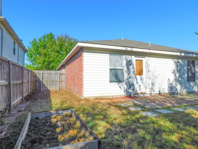 8105 Winding Stream Lane, Denton, TX 76210