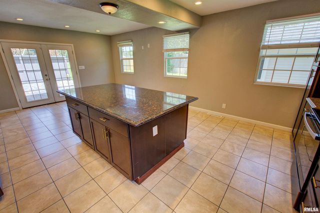 1008 5TH Avenue, Camanche, IA 52730