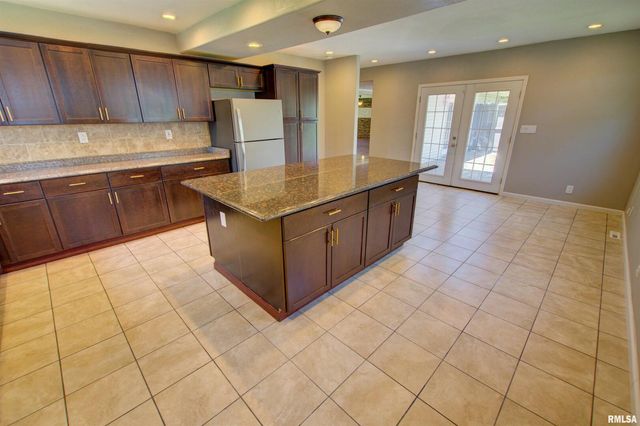 1008 5TH Avenue, Camanche, IA 52730