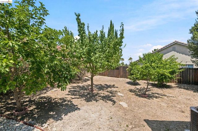 724 Topaz Ct, Antioch, CA 94509
