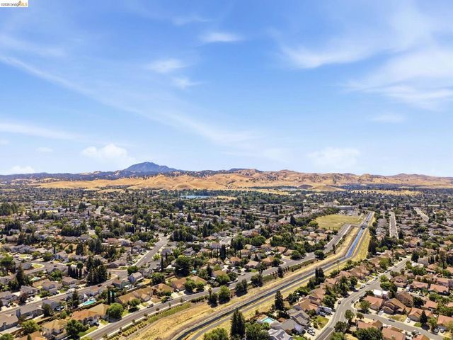 724 Topaz Ct, Antioch, CA 94509