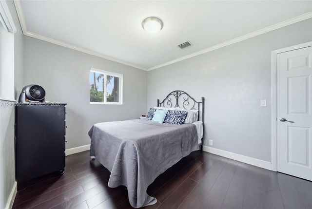 6414 SW 7th Street, Pembroke Pines, FL 33023