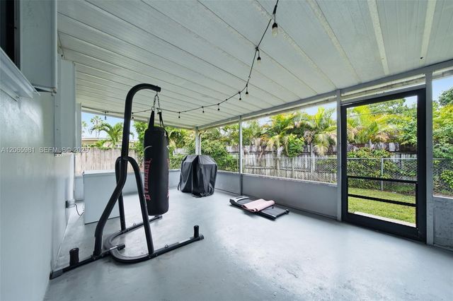 6414 SW 7th Street, Pembroke Pines, FL 33023