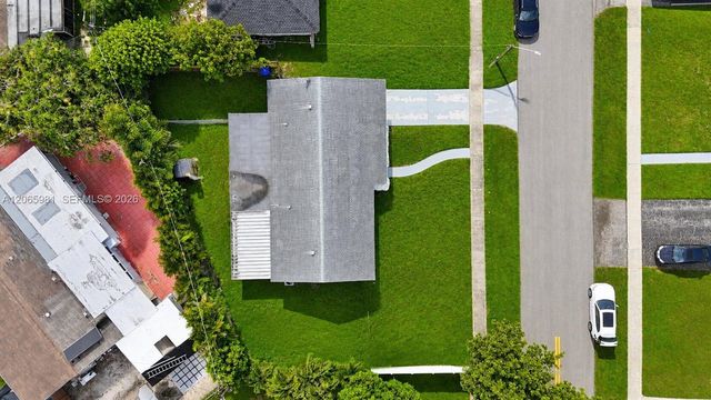 6414 SW 7th Street, Pembroke Pines, FL 33023