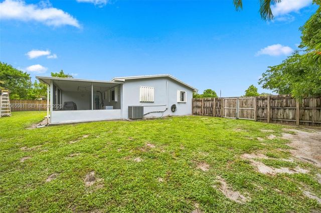 6414 SW 7th Street, Pembroke Pines, FL 33023