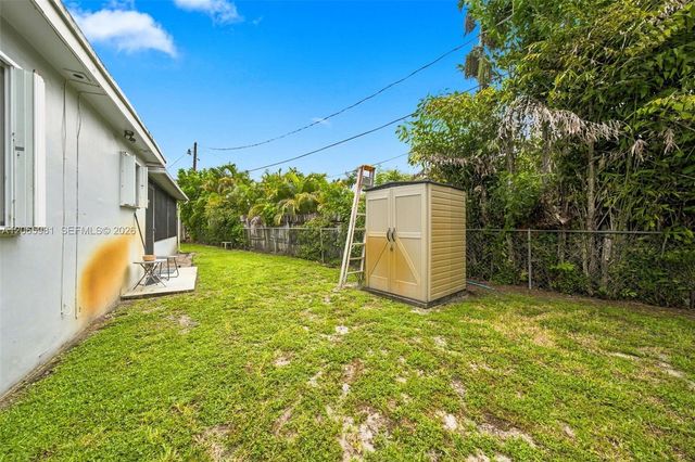 6414 SW 7th Street, Pembroke Pines, FL 33023