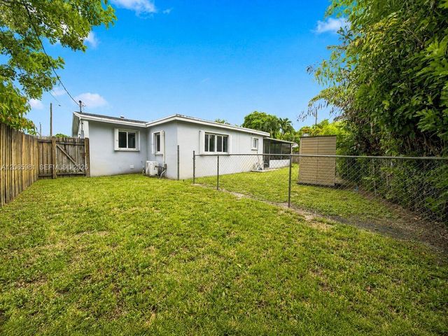 6414 SW 7th Street, Pembroke Pines, FL 33023