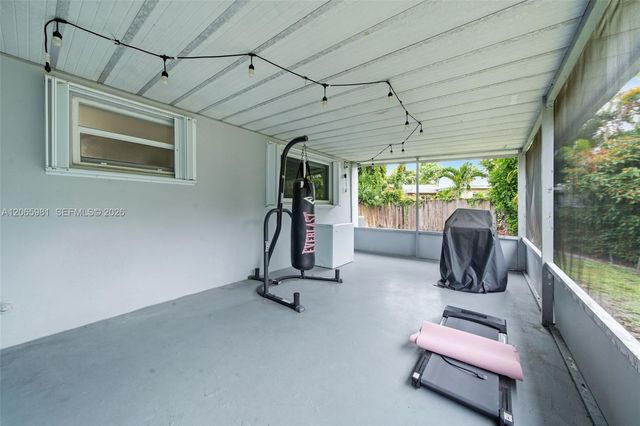 6414 SW 7th Street, Pembroke Pines, FL 33023