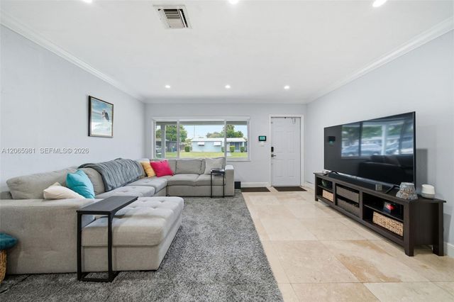6414 SW 7th Street, Pembroke Pines, FL 33023