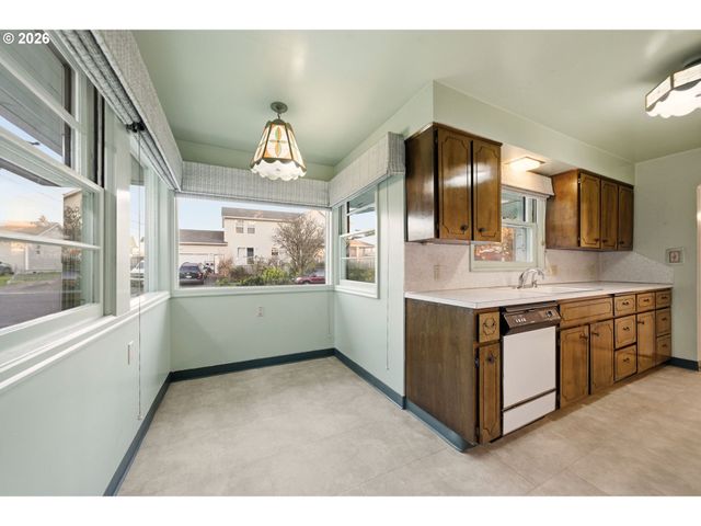 3900 Nw FRANKLIN St, Vancouver, WA 98660