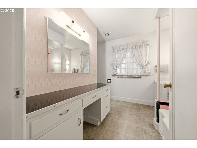 3900 Nw FRANKLIN St, Vancouver, WA 98660