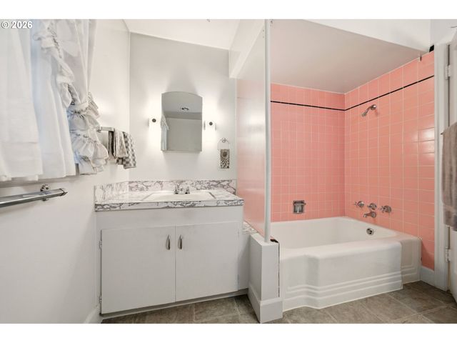 3900 Nw FRANKLIN St, Vancouver, WA 98660