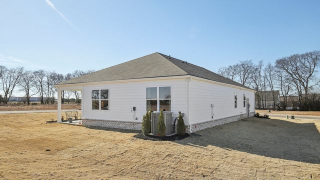 4224 Henslowe Rd, Columbia, TN 38401