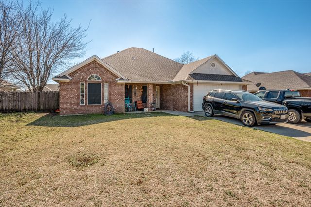 213 Dove Meadows, Krum, TX 76249