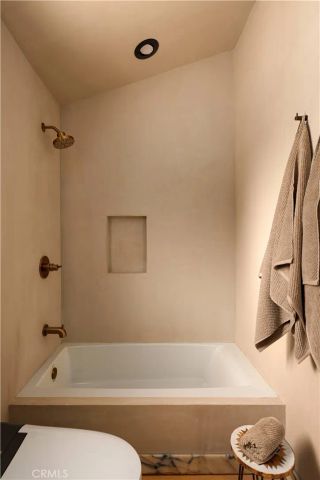 2931 Tyburn Street, Los Angeles, CA 90039