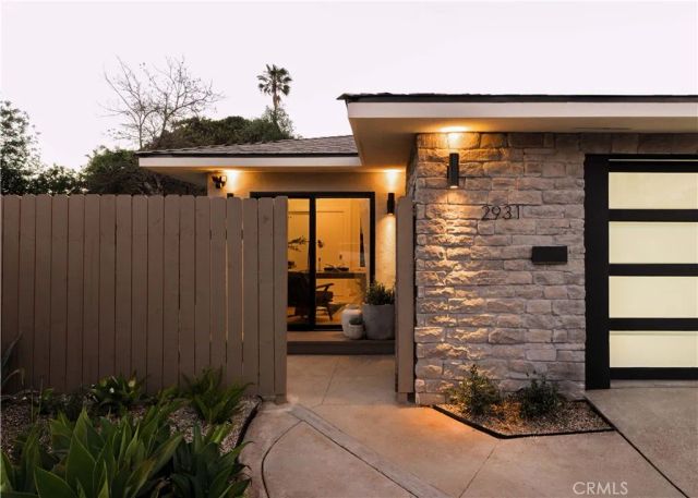 2931 Tyburn Street, Los Angeles, CA 90039