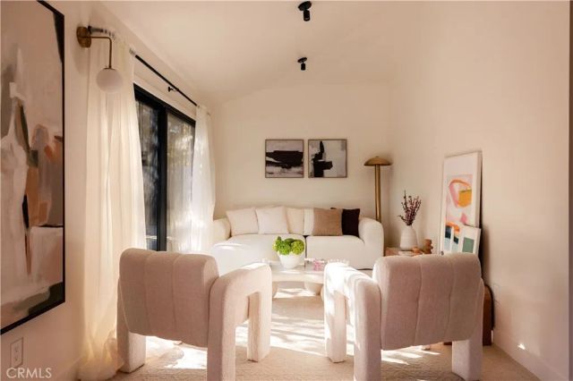 2931 Tyburn Street, Los Angeles, CA 90039