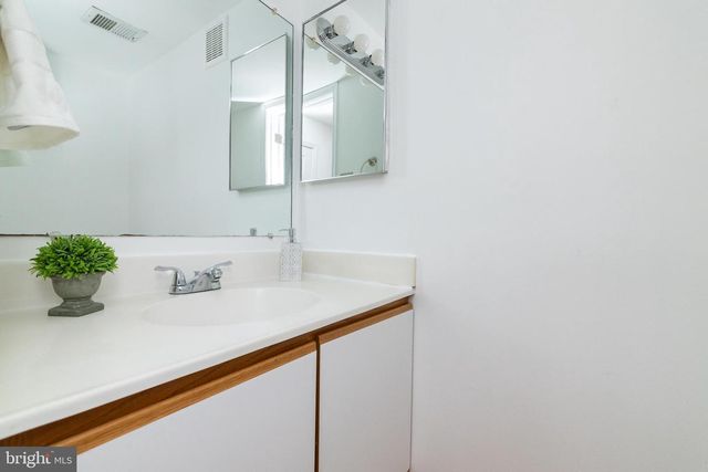 103 E GERMAIN ST, Winchester, VA 22601