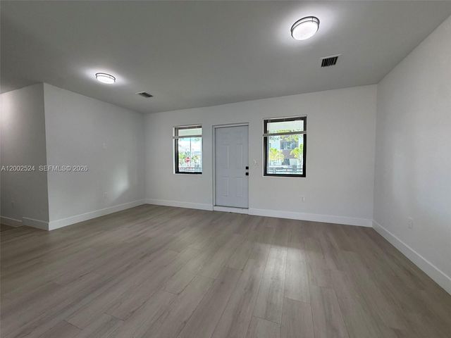 2100 SW 6th St, Miami, FL 33135