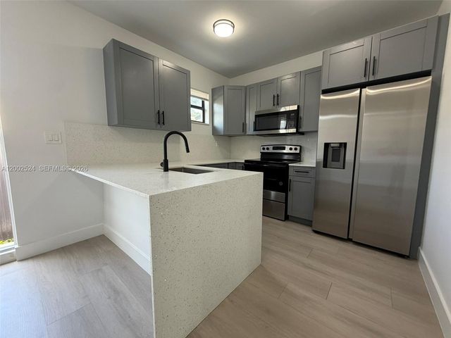 2100 SW 6th St, Miami, FL 33135