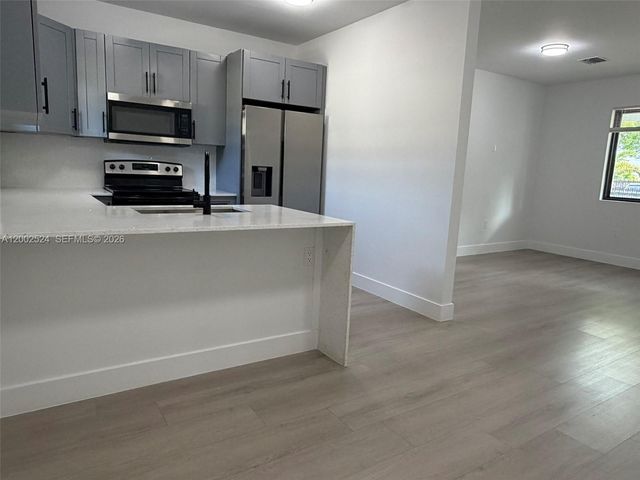 2100 SW 6th St, Miami, FL 33135